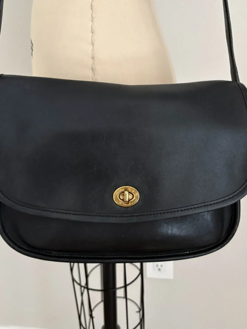 Vintage Coach Black Leather City Bag 9790 Crossbody Turnlock Messenger Classic
